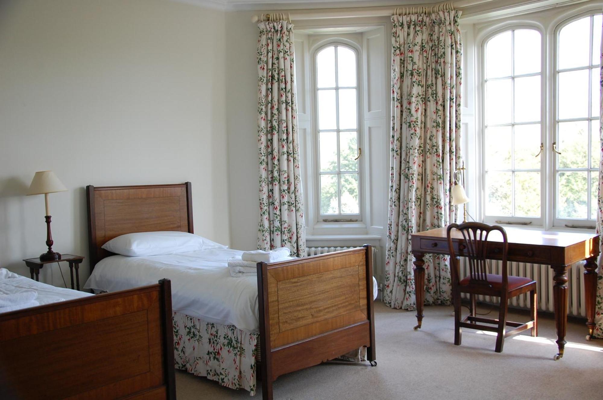 West Dean College Hotel Room photo